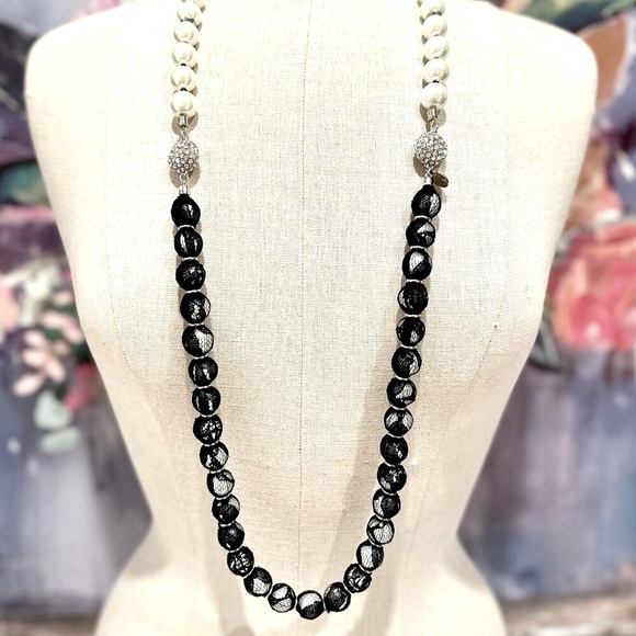 **2 necklaces in 1-Wear it 3 Ways** WHBM Long Black Lace Wrapped Pearl Necklace - Picture 5 of 16